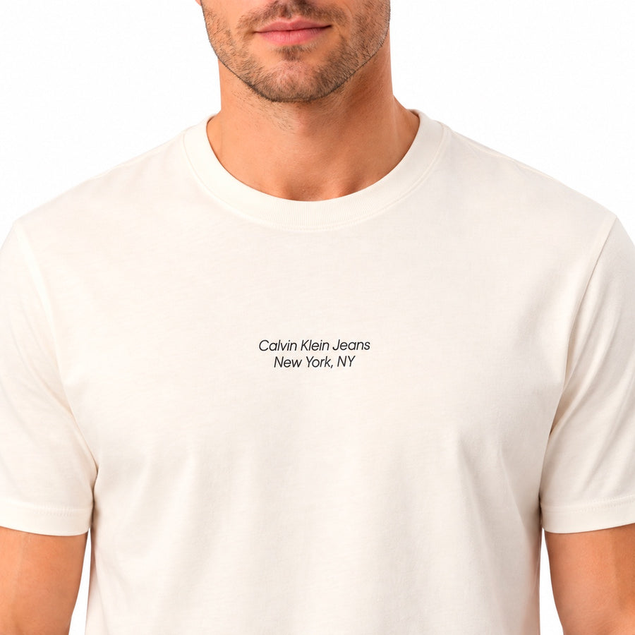 Camiseta Calvin Klein Logo Ny Masculino — O texto no centro do peito