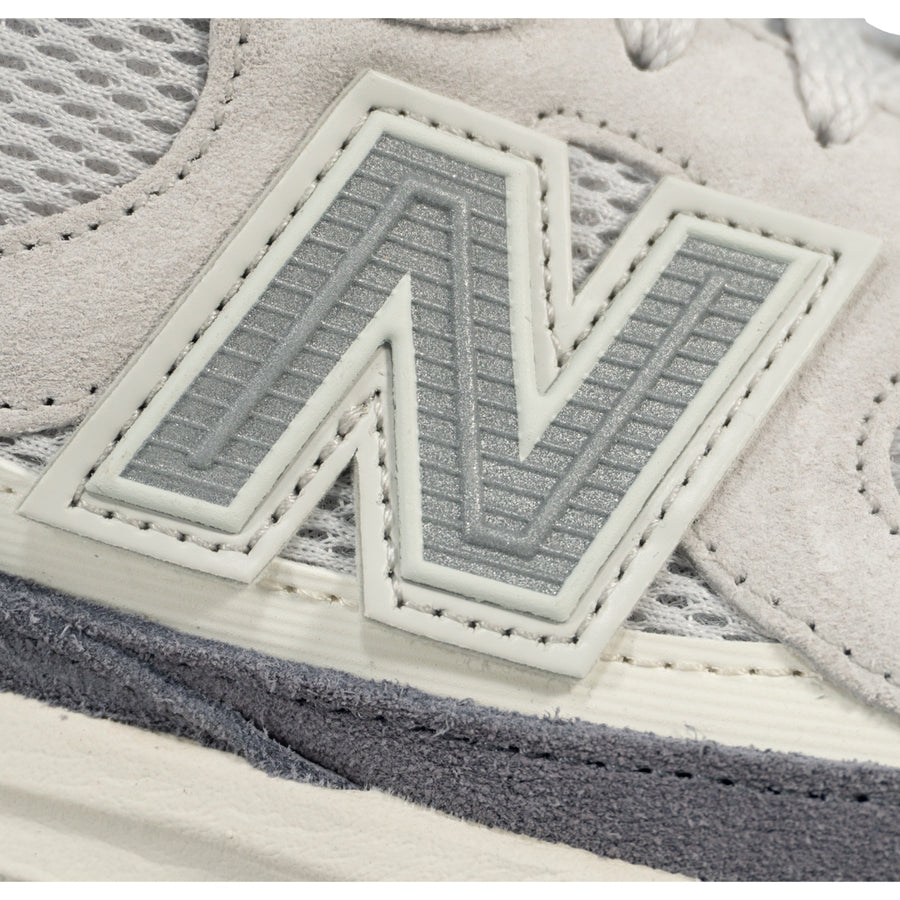 Tênis New Balance 2010 Unissex — Mesh em losango com nobuck por cima