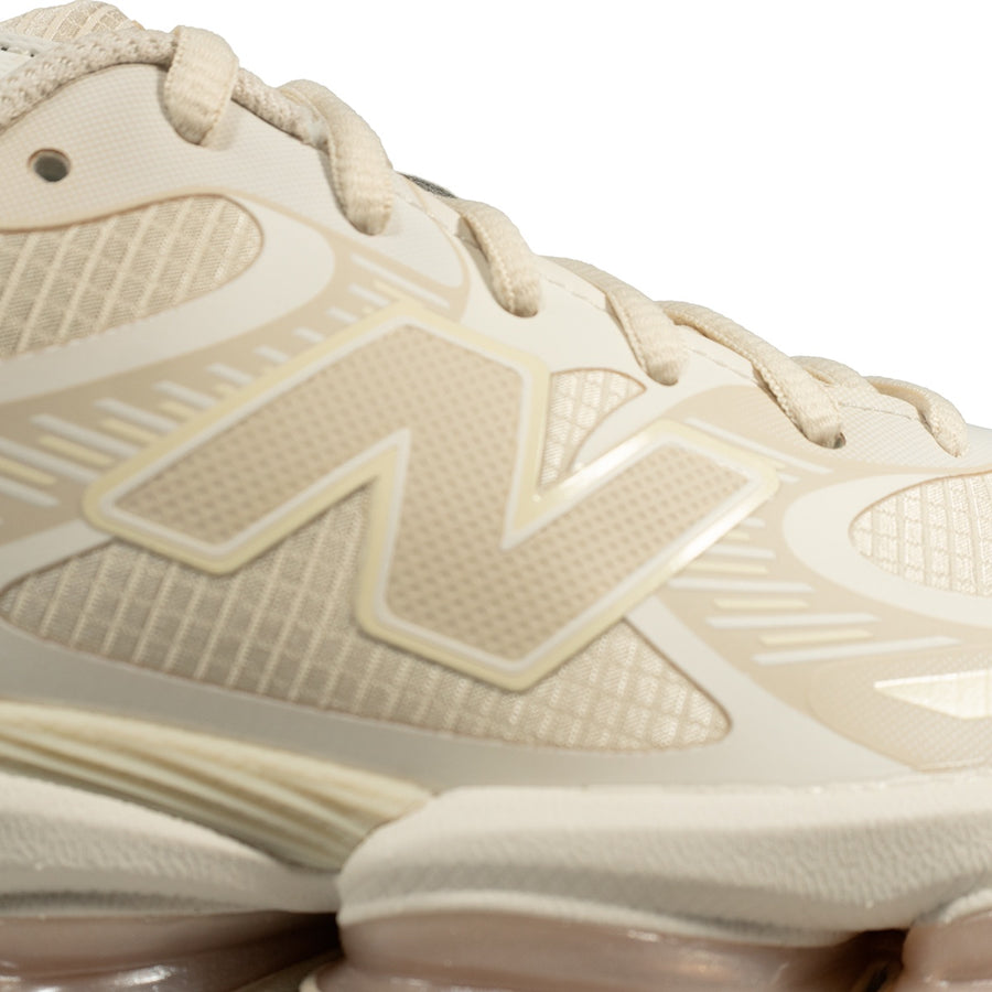 Tênis New Balance 2000 Unissex — Mesh com grafismos impressos
