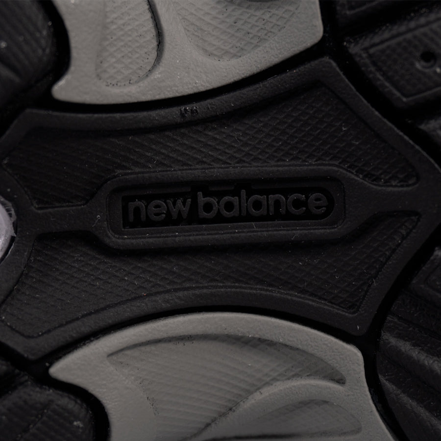 Tênis New Balance 530 Unissex — Sola com o nome