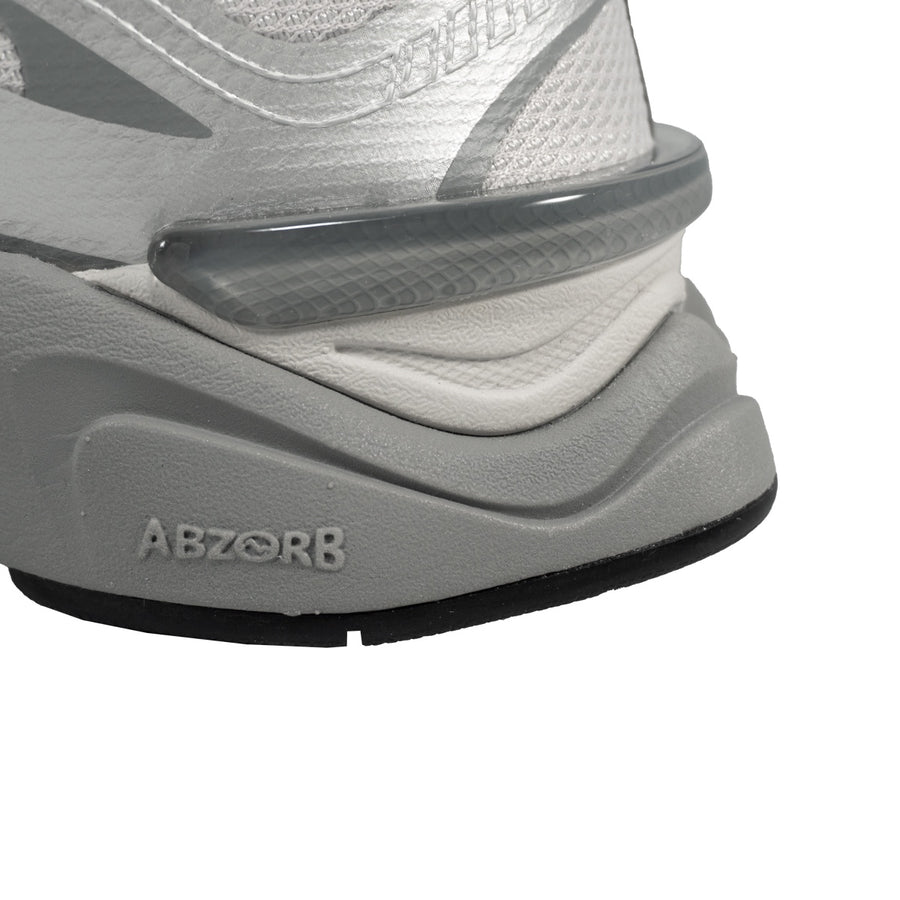 Tênis New Balance 9060 Unissex — O nome está na peça