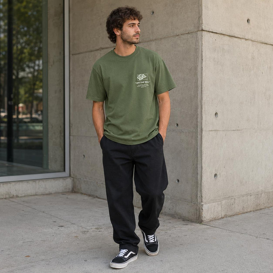 Camiseta Vans Stacked Hi Masculino — Como ela cai vestida