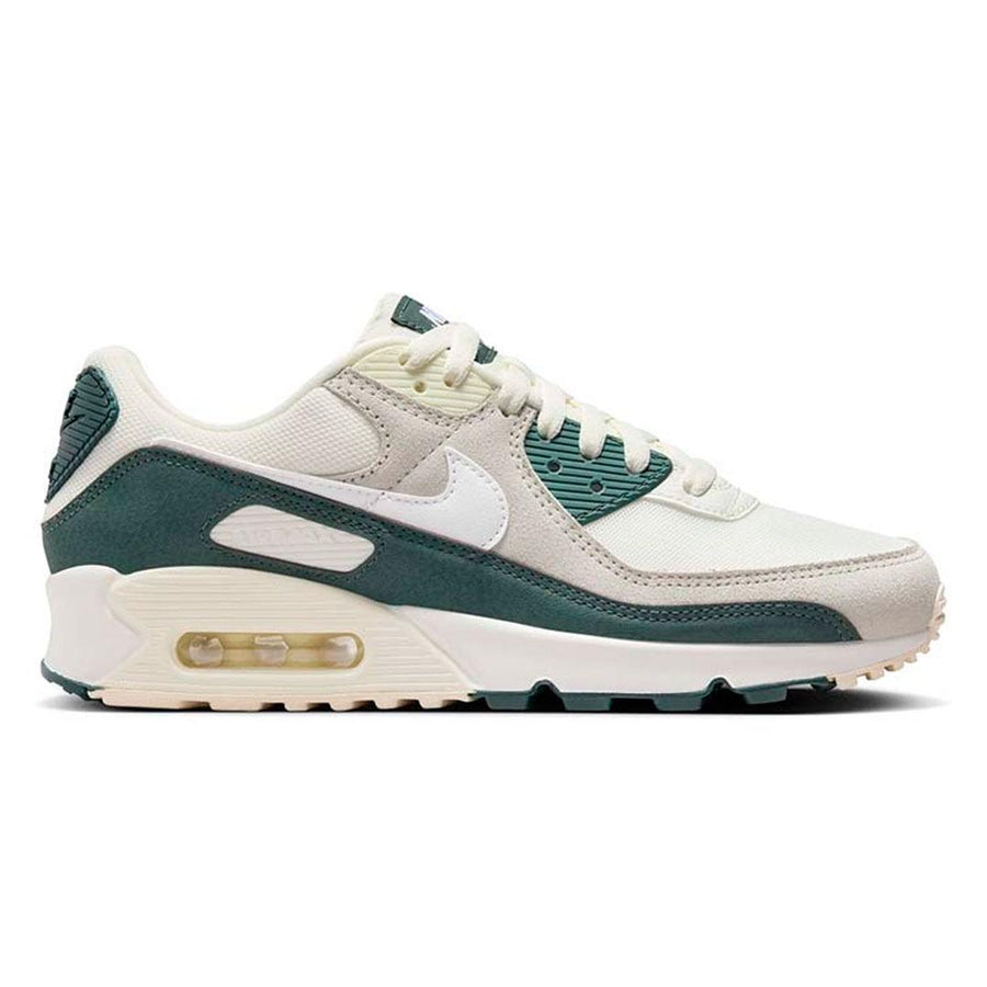 Tênis Nike Air Max 90 Feminino — Max Air visível no calcanhar
