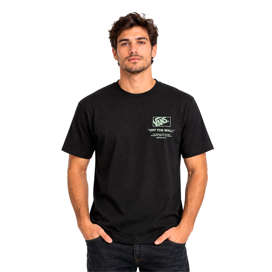 Camiseta Vans Stacked Hi Masculino — Preto que sustenta a cor
