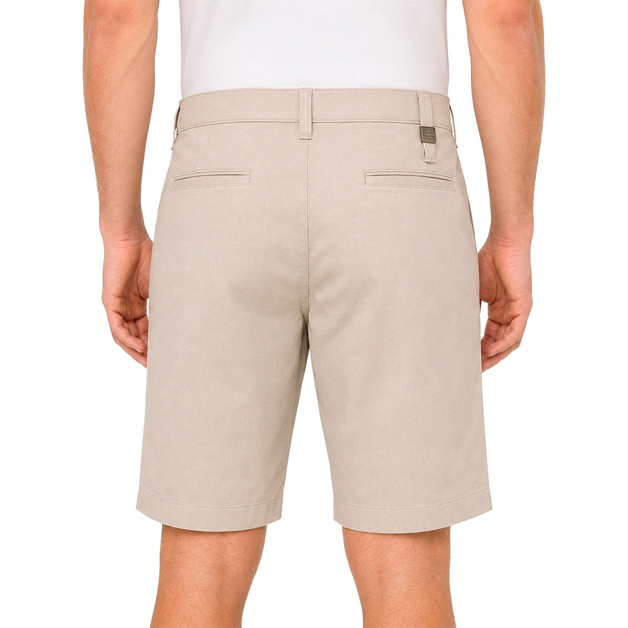 Bermuda Calvin Klein Carnaby Masculino — Bolsos embutidos e plaquinha de metal