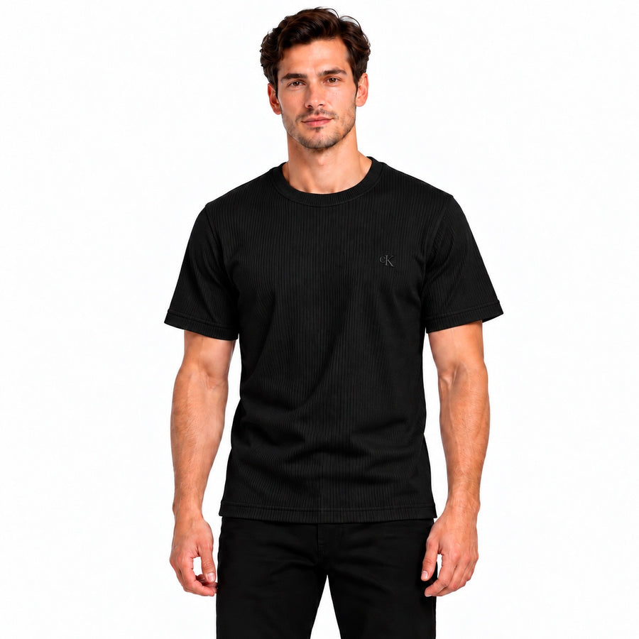 Camiseta Calvin Klein Ribana Masculino — CK cinza-escuro, tom sobre tom